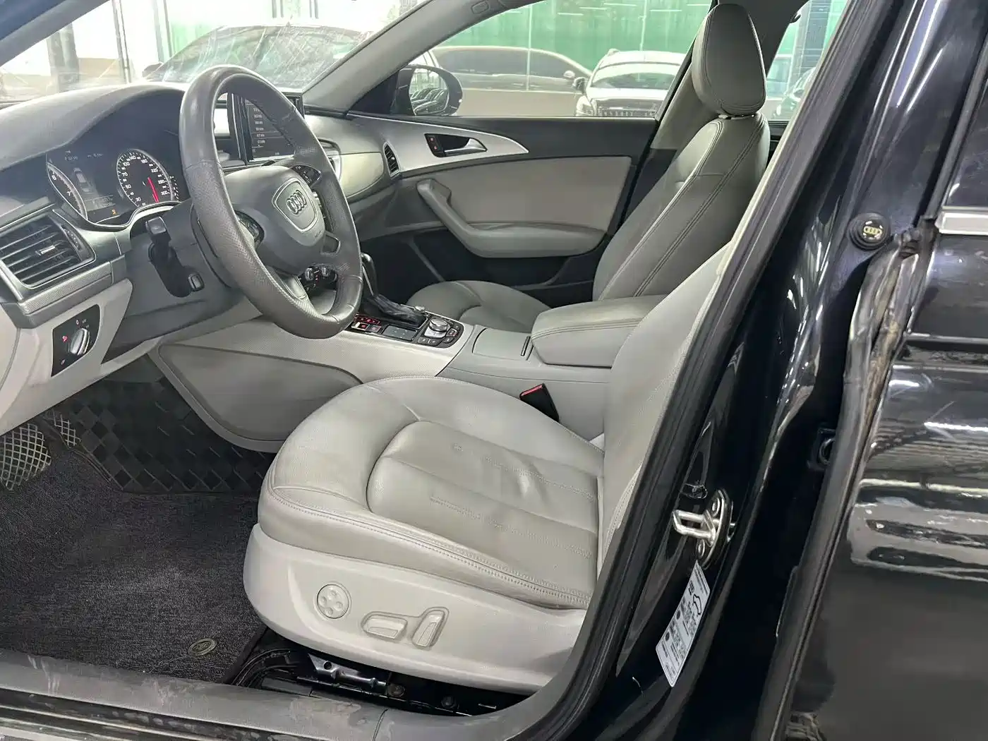 Фото 2 - Audi A6L