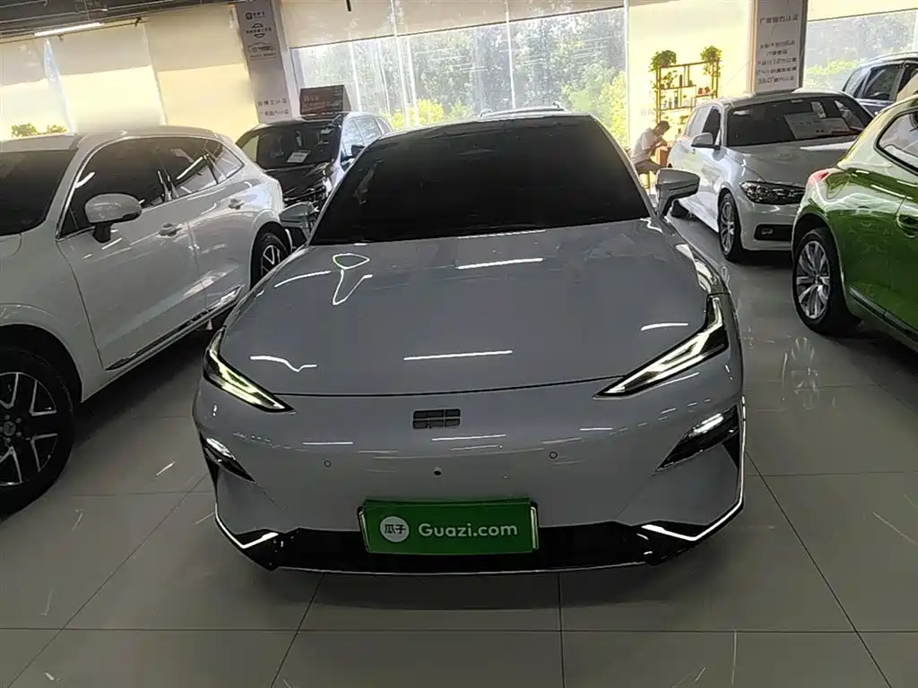 Geely Galaxy Galaxy E8 2025 700km Long Voyage Smart Drive Edition фото 3