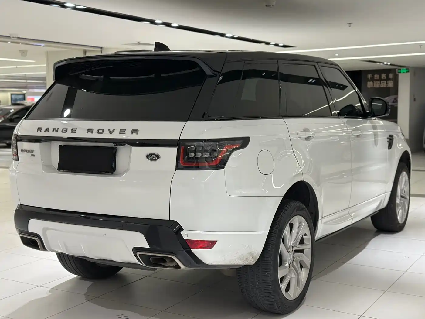 Land Rover Range Rover Sport 2021 3.0 L6 Gloss Black Edition фото 16