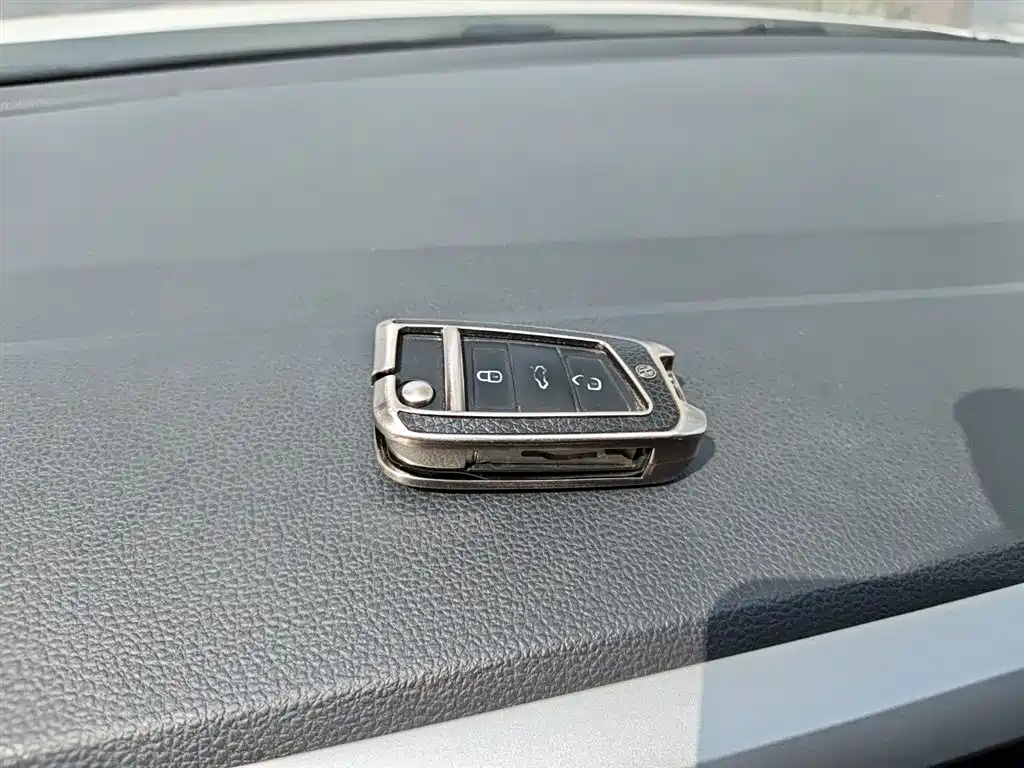 Volkswagen Polo 2021 Plus 1.5L Automatic Panorama Enjoyment Edition фото 17