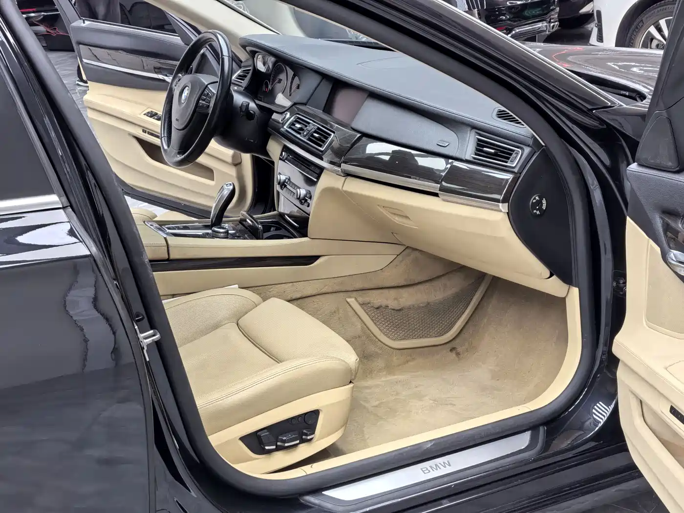 BMW 7 Series 2009 730Li Luxury фото 4