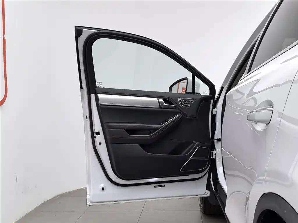 BYD Tang New Energy 2018 DM 2.0T AWD Smart Connection Enjoy Edition 7-Seater China V фото 8