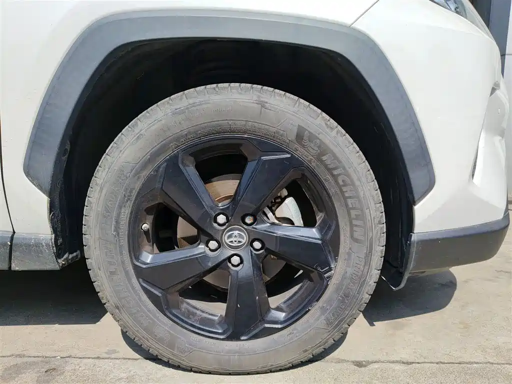 Toyota RAV4 Rongfang 2022 Hybrid 2.5L E-CVT 4WD Elite Plus Edition фото 14