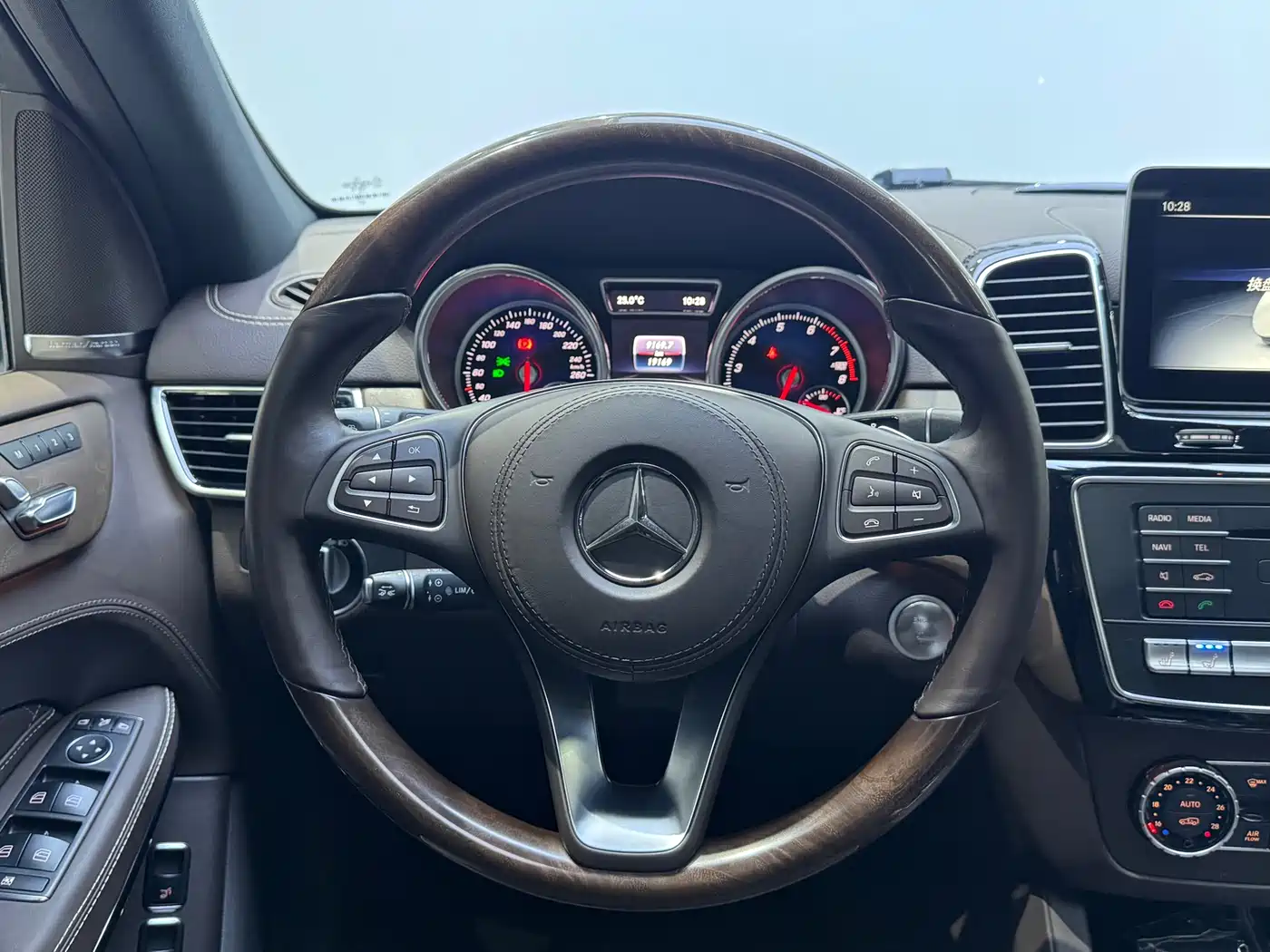 Mercedes-Benz GLS 2018 Facelift GLS 500 4MATIC фото 11