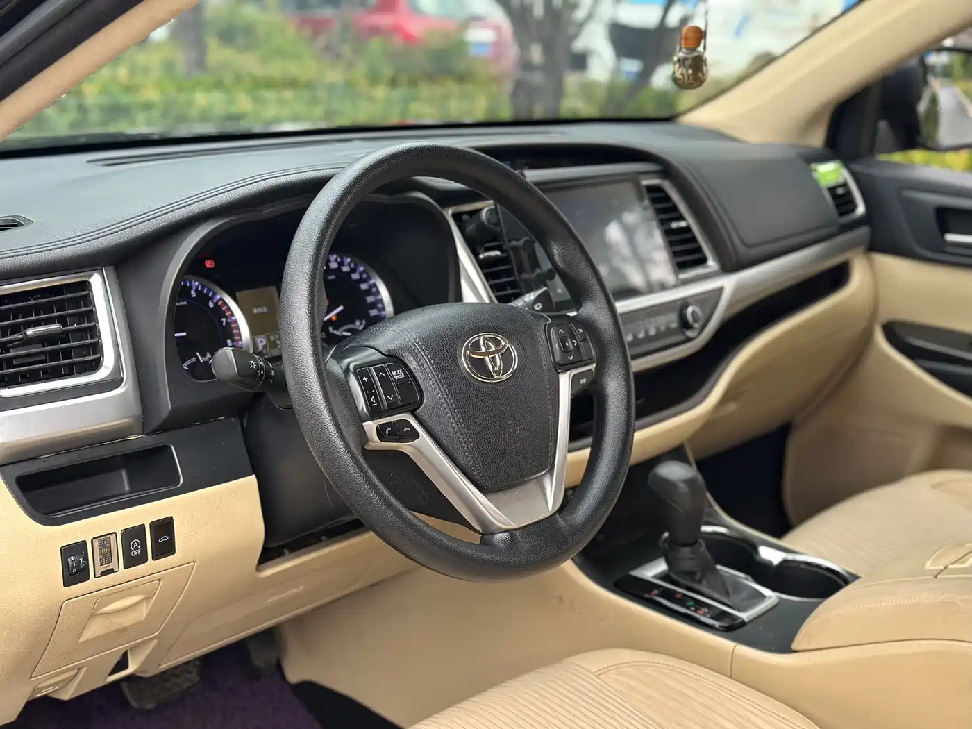 Фото 15 - Toyota Highlander