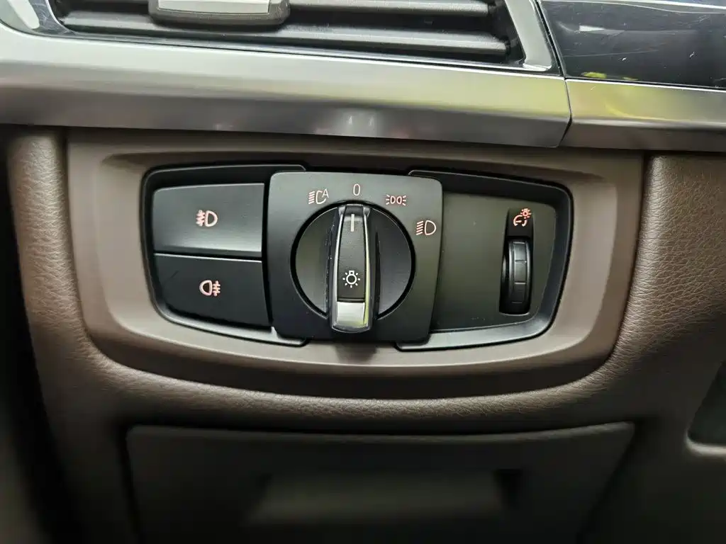 Photo 21 - BMW X5 (Import)