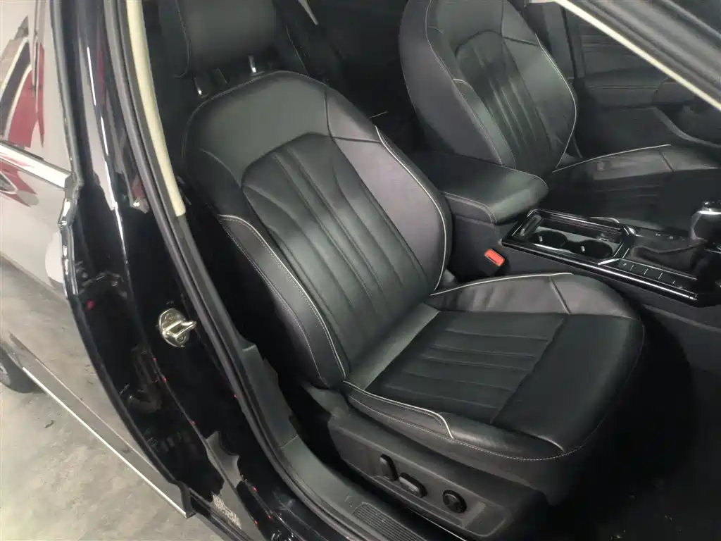Volkswagen Passat 2023 330TSI Starlight Elite Edition фото 25