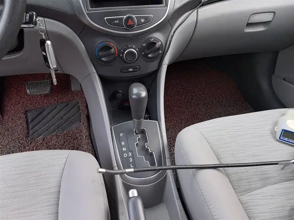Hyundai Verna 2014 1.4L Automatic Fashion GS фото 14