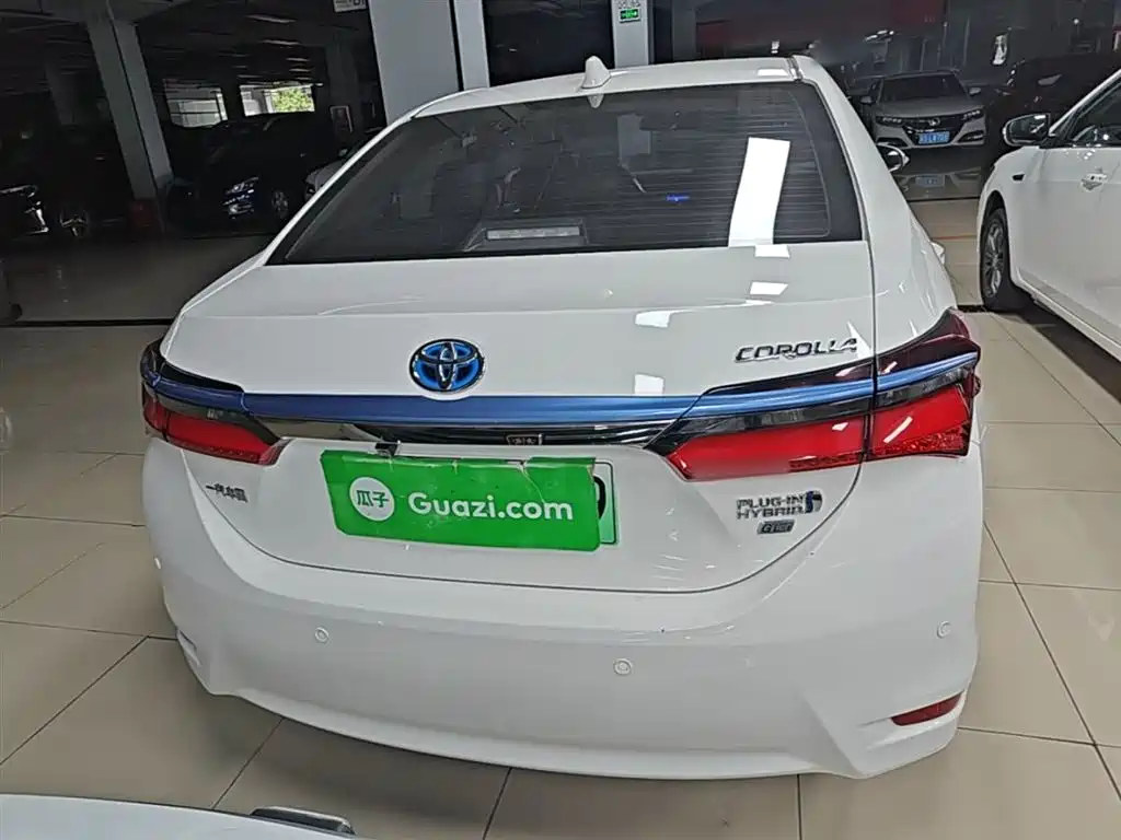 Toyota Corolla Twin Engine E+ 2019 1.8L E-CVT Leading Edition фото 6