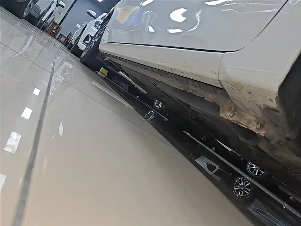 Toyota Corolla Twin Engine E+ 2019 1.8L E-CVT Leading Edition фото 21