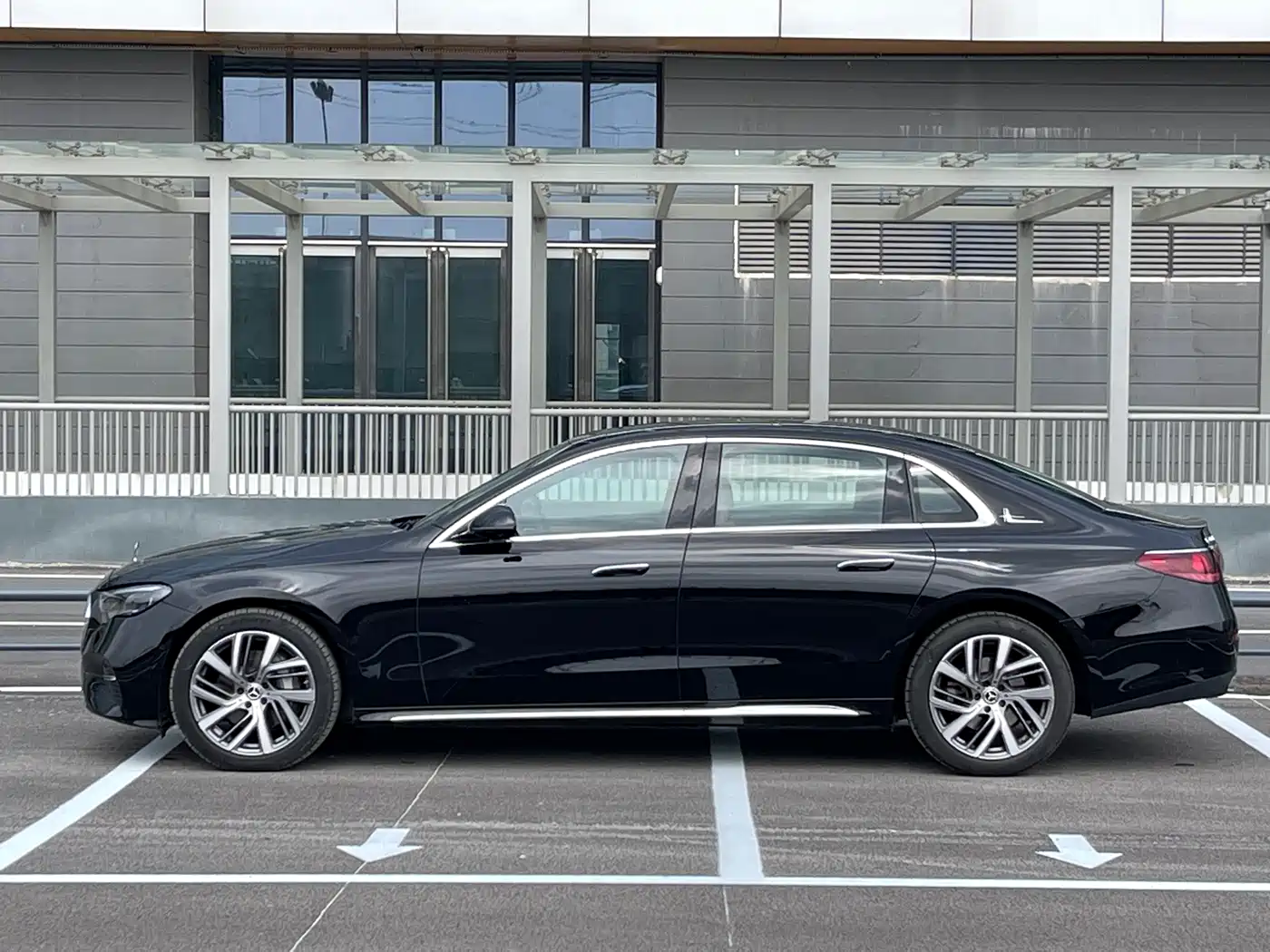 Mercedes-Benz E-Class 2024 E 300 L Fashion фото 3