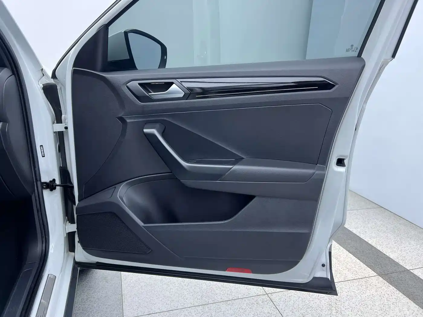 Volkswagen T-ROC 2021 Facelift 280TSI DSG 4WD Luxury Smart Connect Edition фото 13
