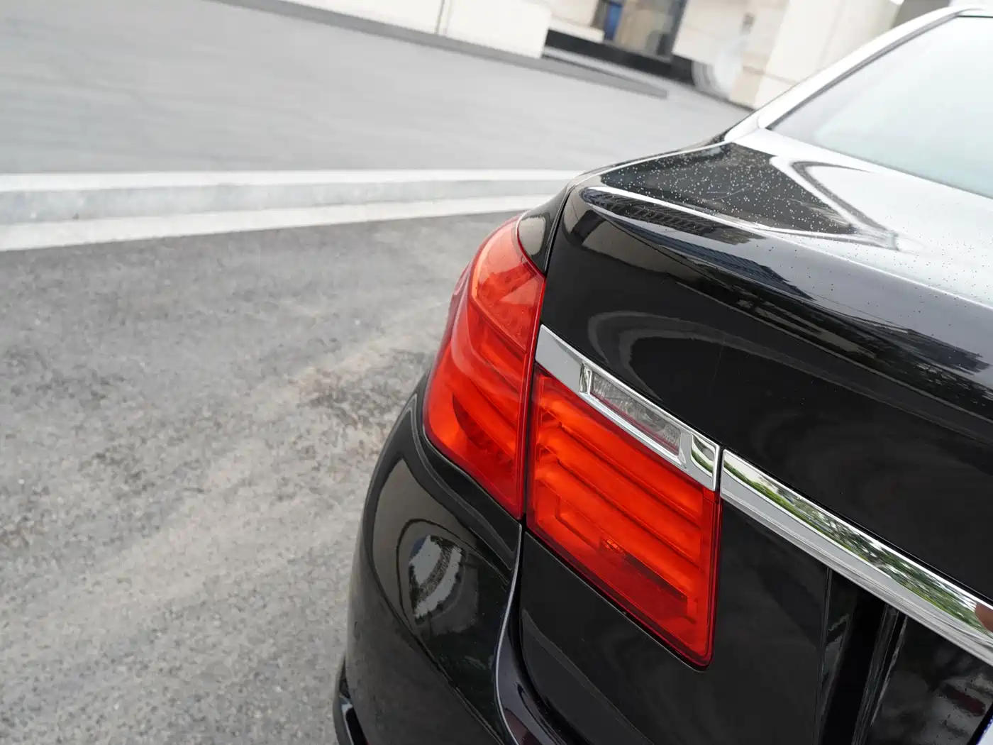 BMW 7 Series 2010 760Li фото 26