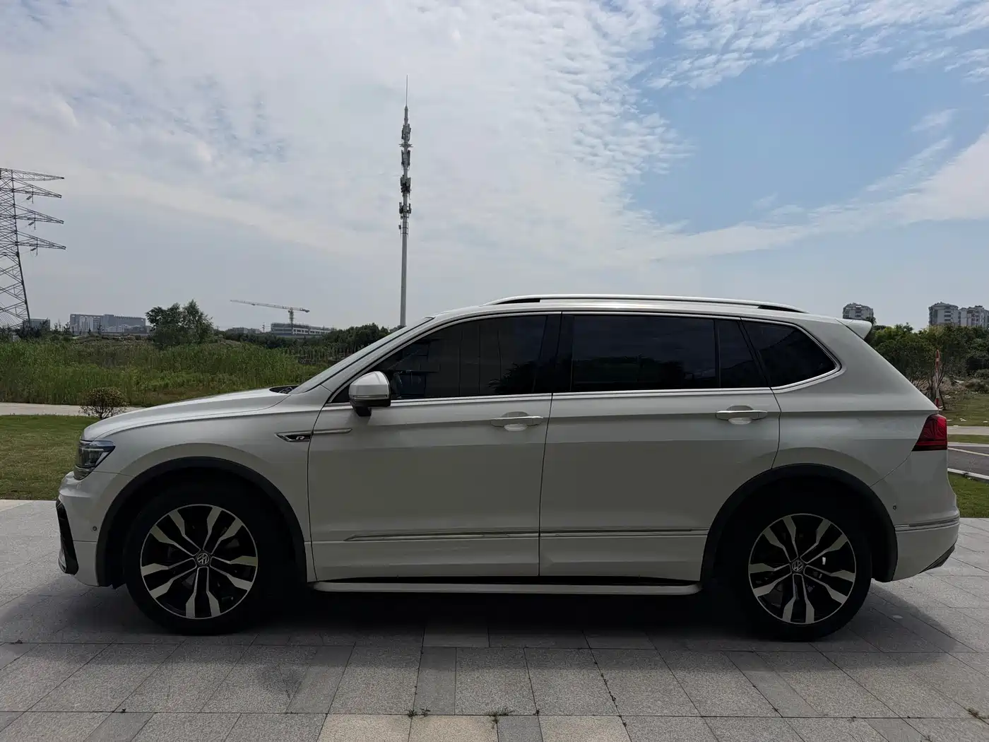 Volkswagen Tiguan L 2019 330TSI Automatic 2WD R-Line Flagship Edition China VI фото 7