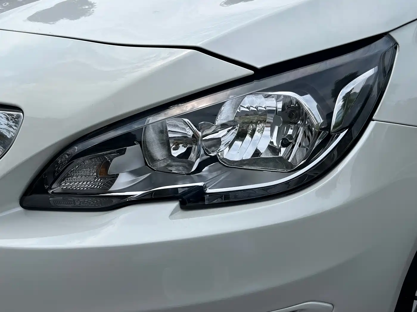 Peugeot 408 2016 1.6T Automatic Luxury Edition фото 20