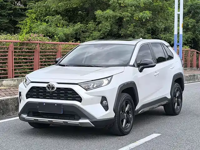 Toyota RAV4 2.0L CVT, Полный привод, Стиль, Plus