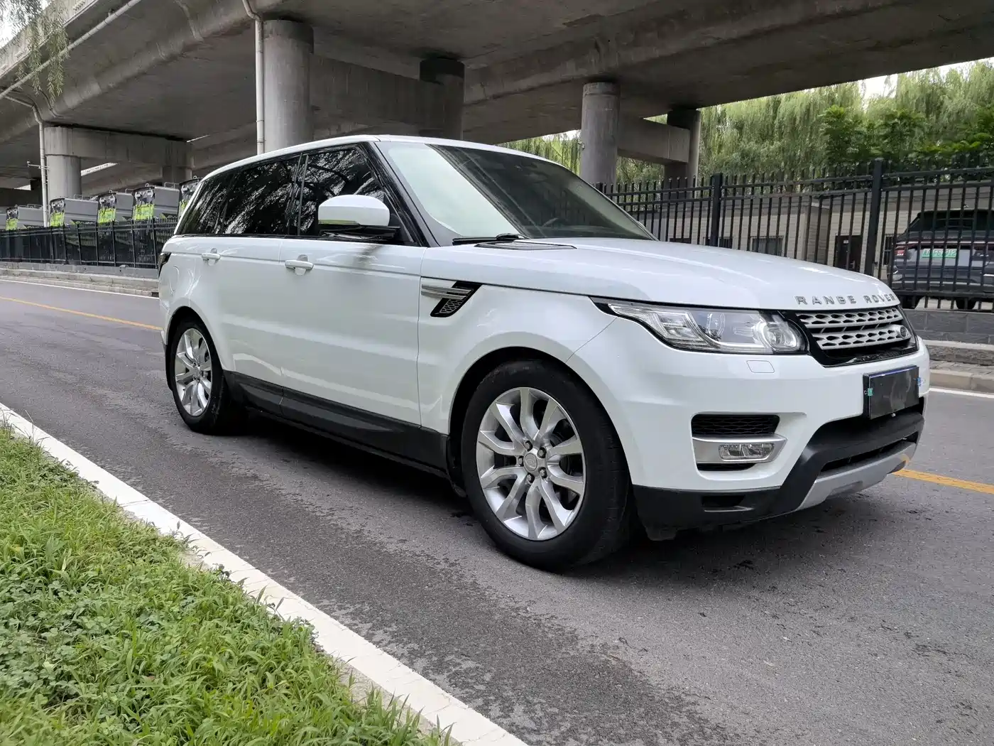 Фото 3 - Land Rover Range Rover Sport