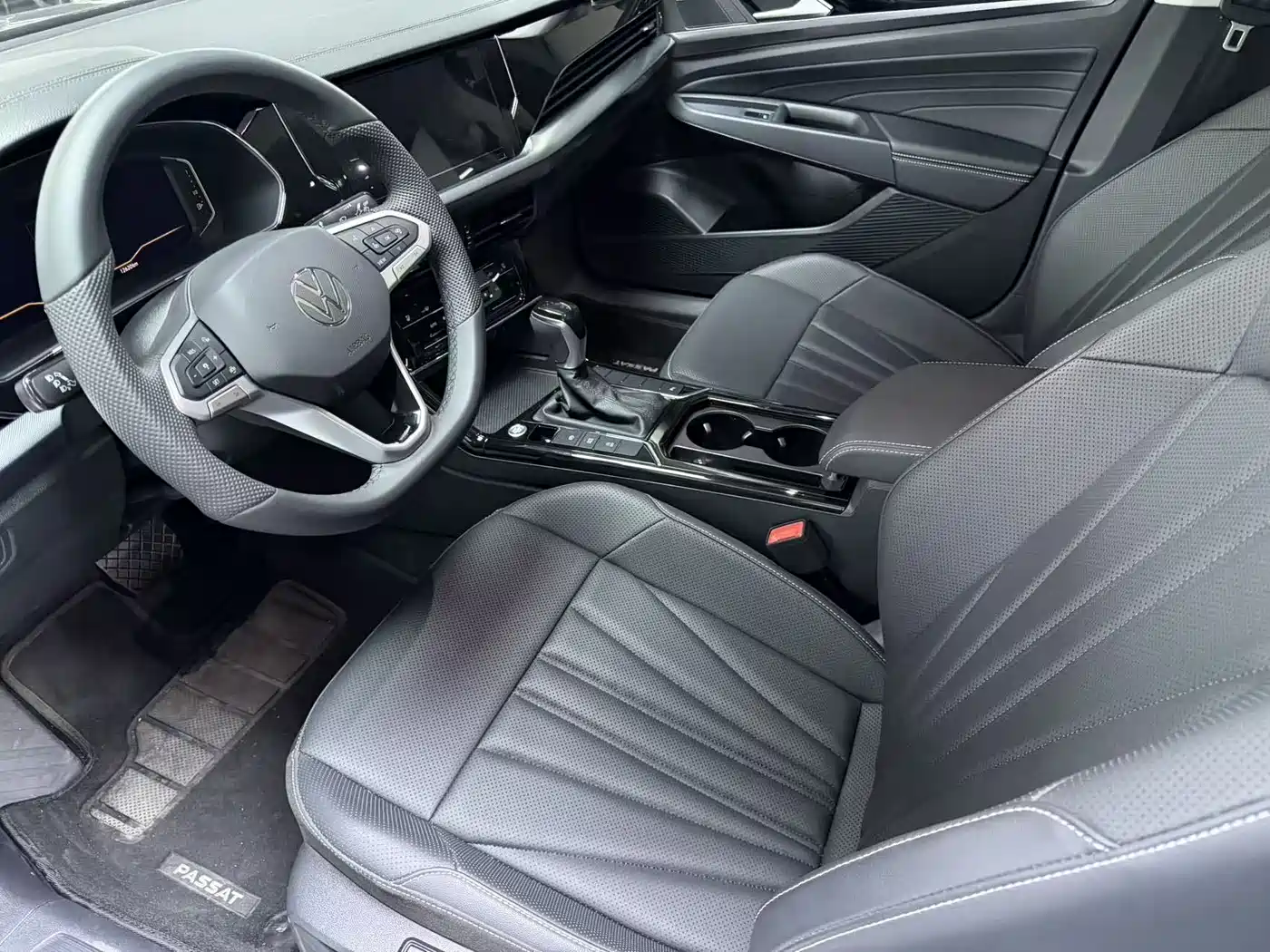 Volkswagen Passat 2024 380TSI Starlight Dragon Soaring Edition фото 5