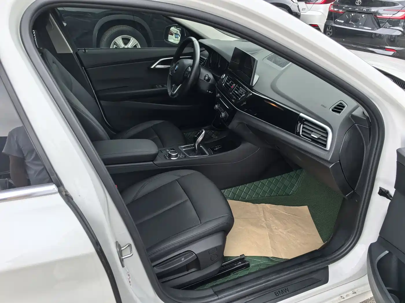 BMW 1 Series 2023 120i M Sport фото 13