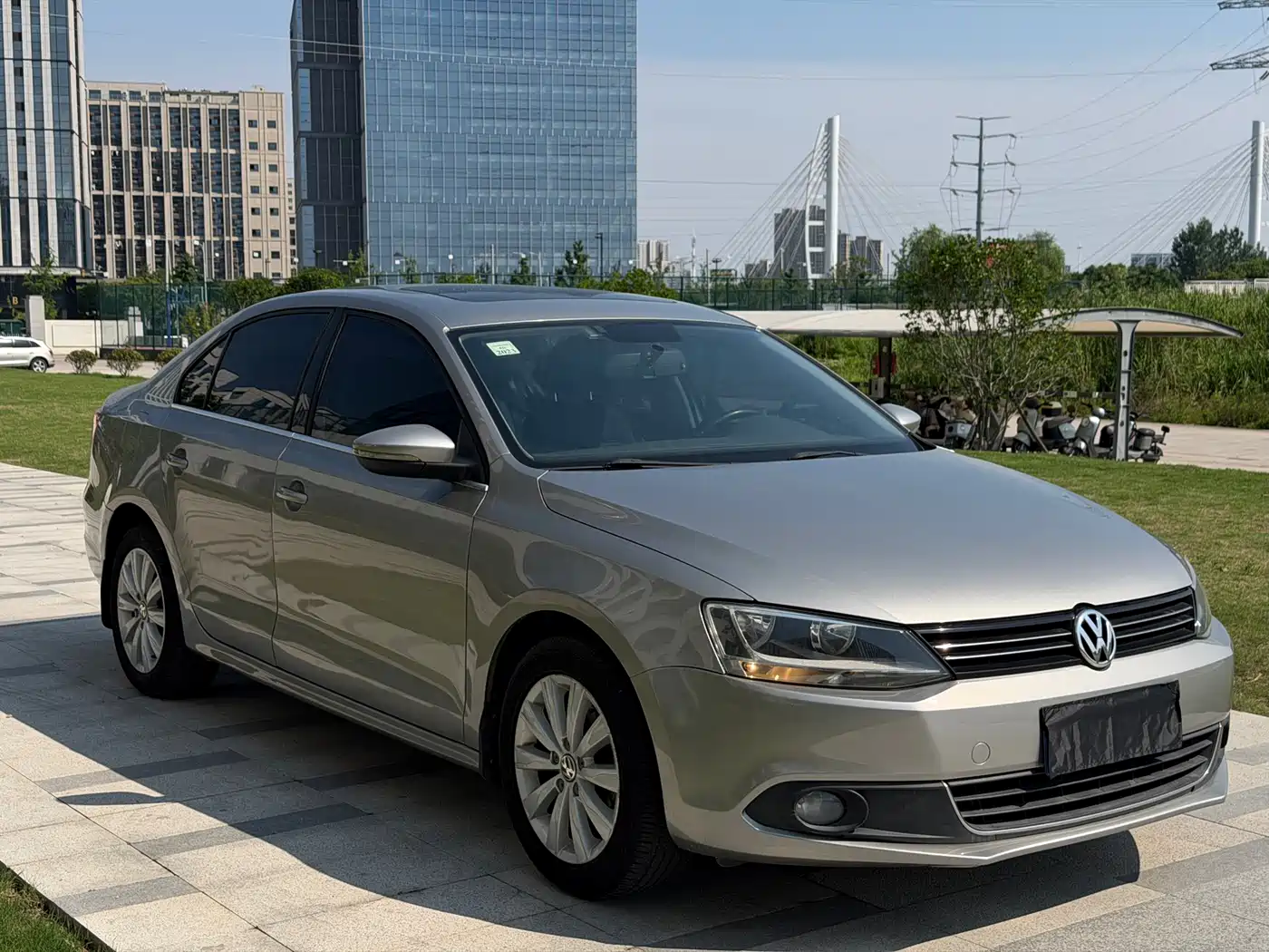 Volkswagen Sagitar 2015 1.6L Automatic Comfort фото 3
