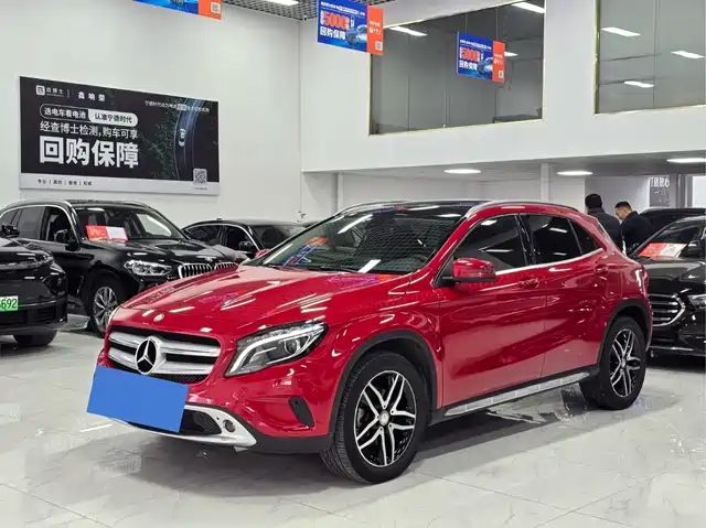 MERCEDES-BENZ GLA