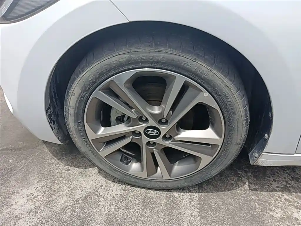 Hyundai Elantra 2016 Model 1.6L Automatic Smart Elite фото 23