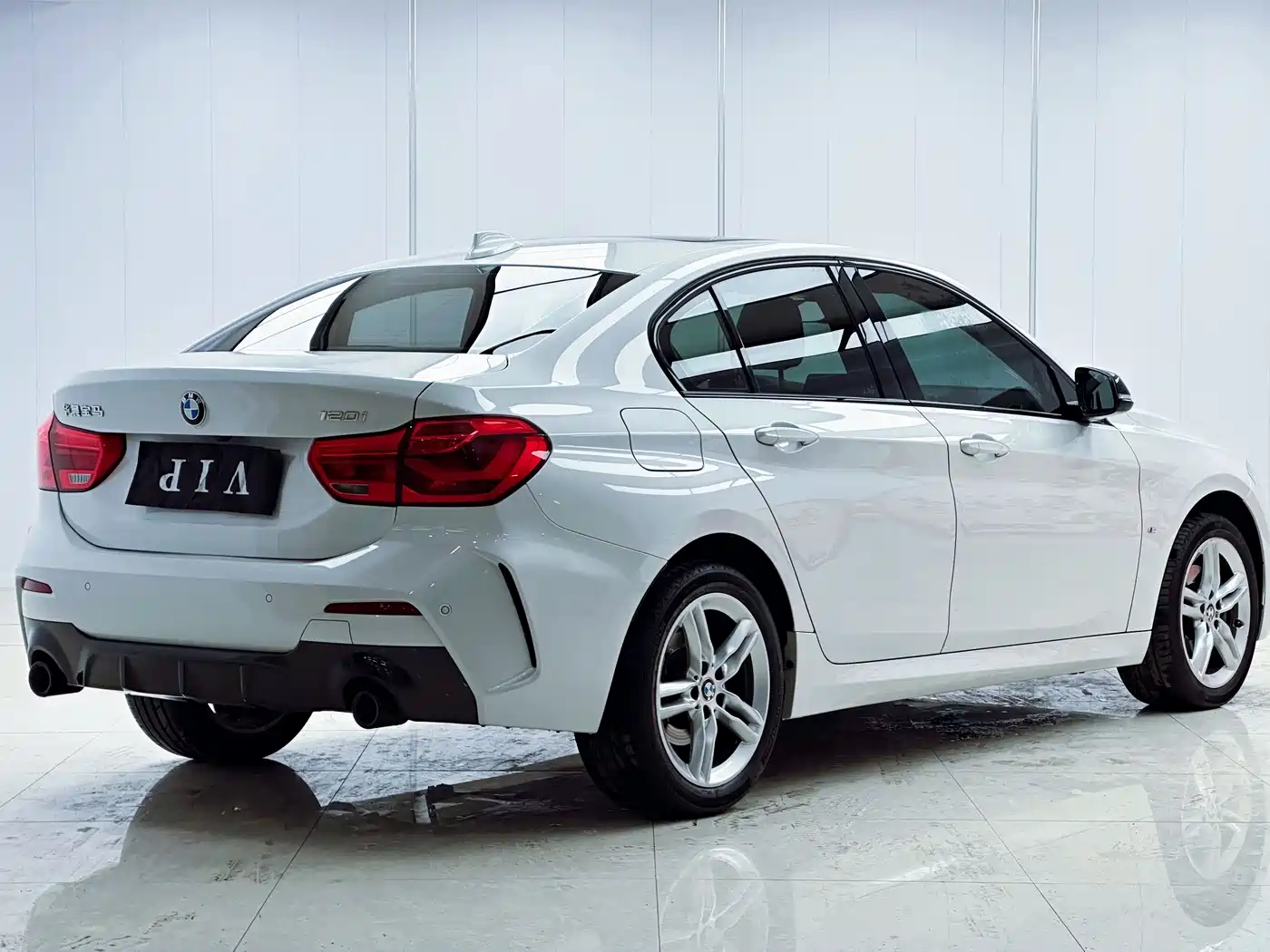 BMW 1 SERIES