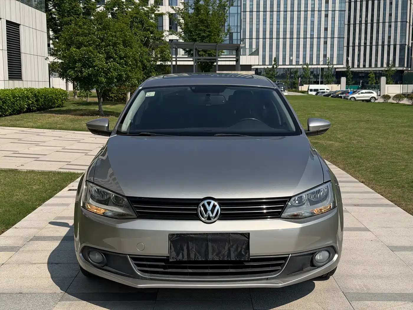 Volkswagen Sagitar 2015 1.6L Automatic Comfort фото 2