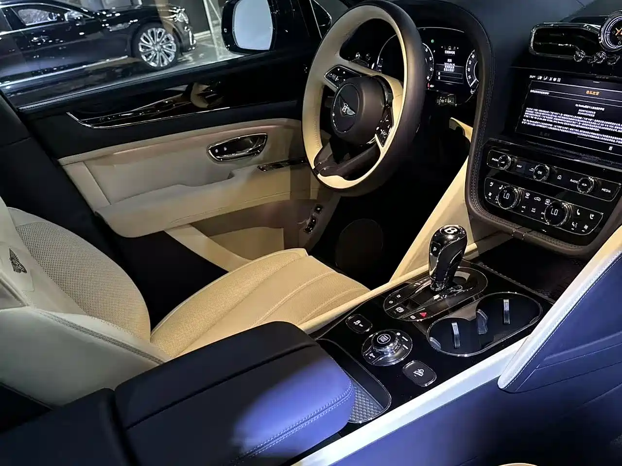 Bentley Bentayga 2025 2026 4.0T V8 Long Wheelbase Edition