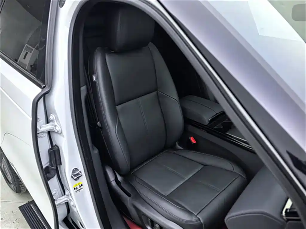 Land Rover Range Rover Velar 2024 Dynamic SE фото 17