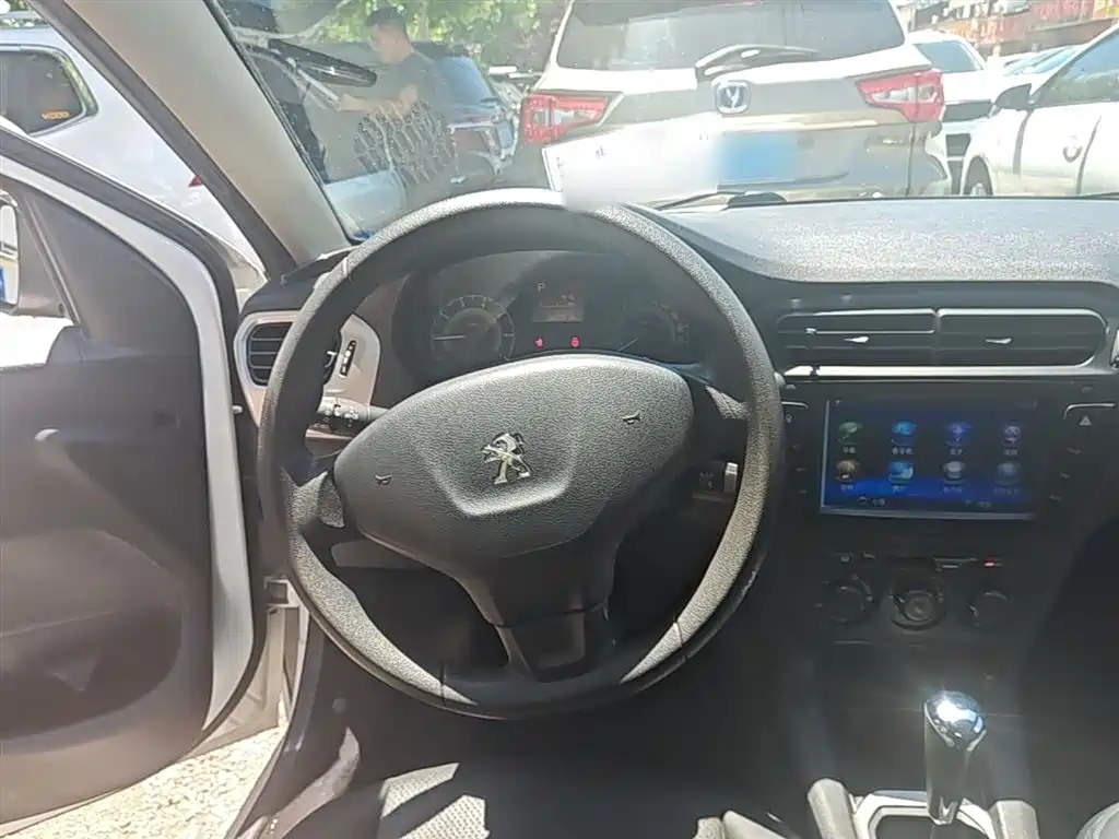 Peugeot 301 2014 1.6L Automatic Comfort Edition фото 11