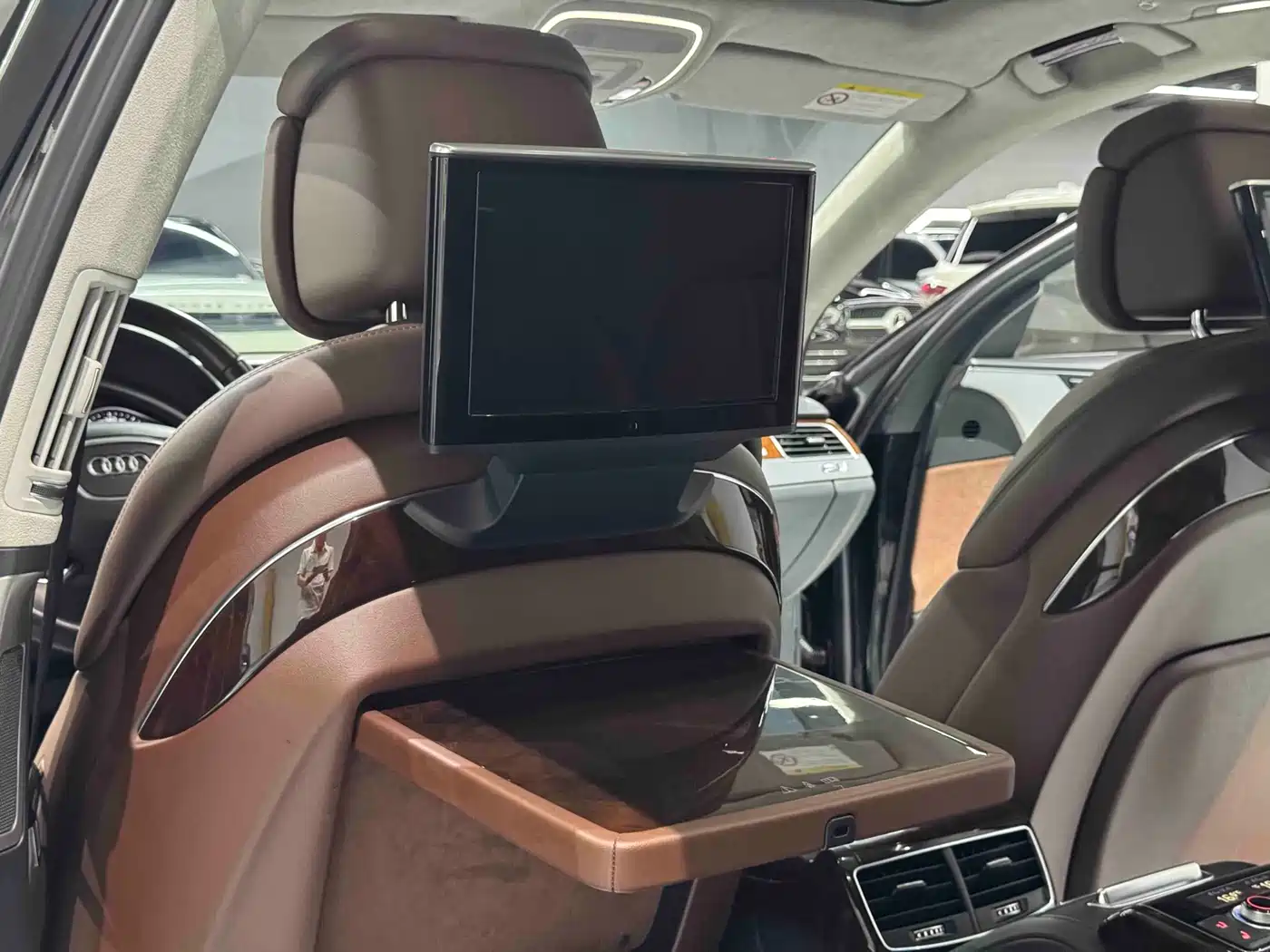 Photo 18 - Audi A8