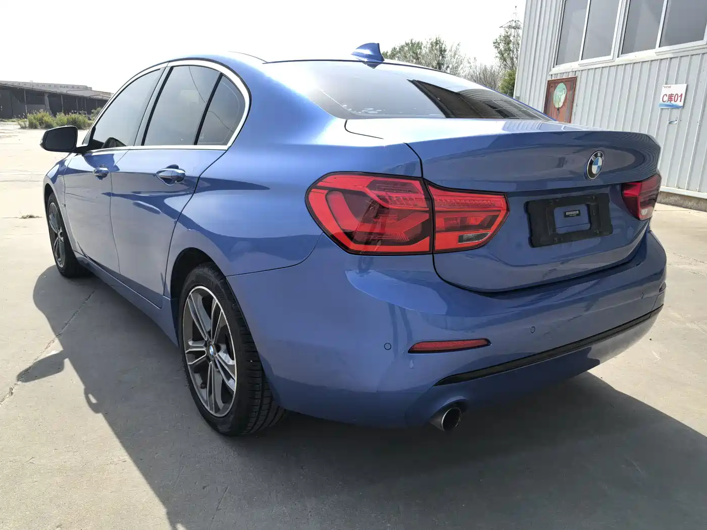 BMW 1 Series 2018 118i Sport Edition фото 6