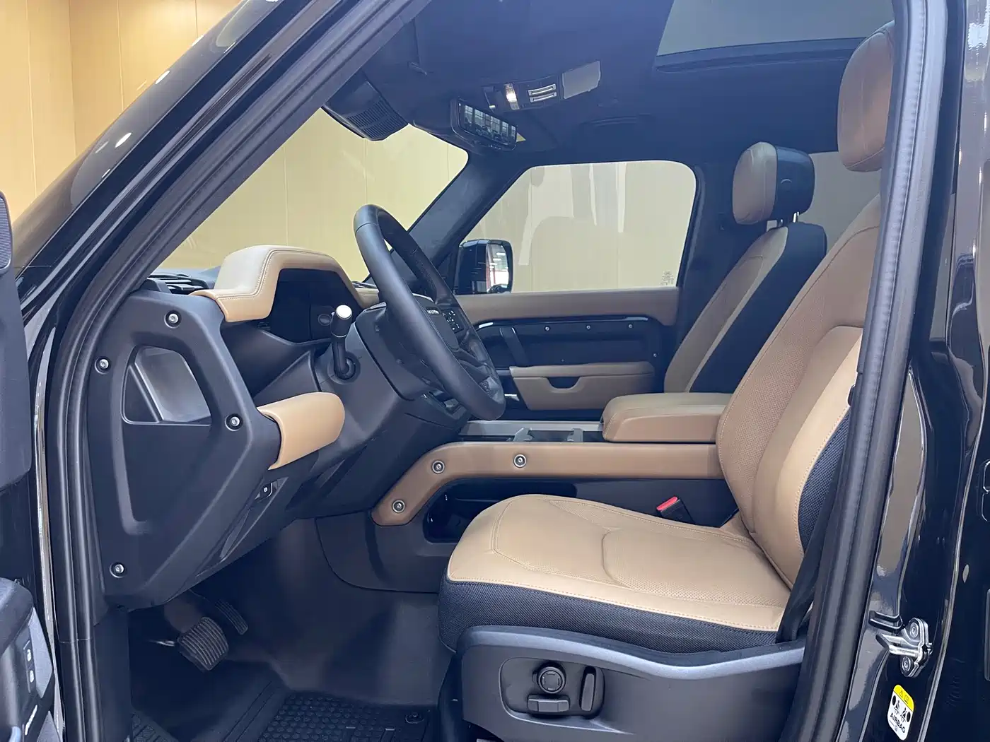 Land Rover Defender 2025 110 3.0T P400 -Dynamic HSE фото 4
