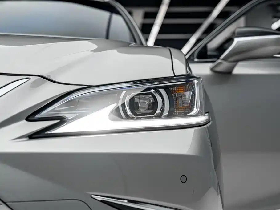 Lexus ES 2022 200 Excellence Edition фото 37