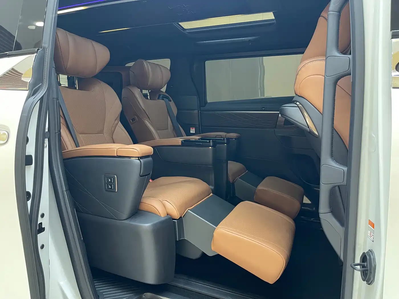 Toyota Vellfire 2024 Crown Hybrid 2.5L Premium Edition фото 15