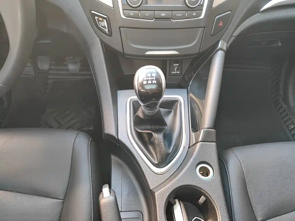 Dongfeng Aeolus Dongfeng Fengshen AX7 2015 2015 2.0L Manual Zhiyi Edition