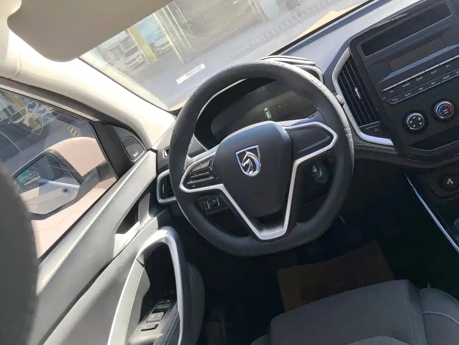 Baojun 530 2020 2020 1.5T Manual Comfort 7-seater