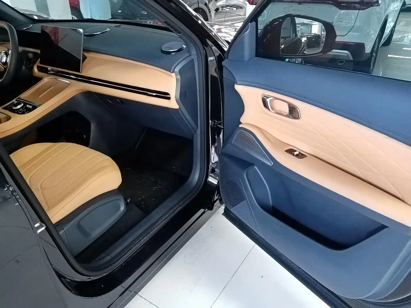 Geely Galaxy Galaxy Starship 7 EM-i 2025 120km Navigation Edition фото 9