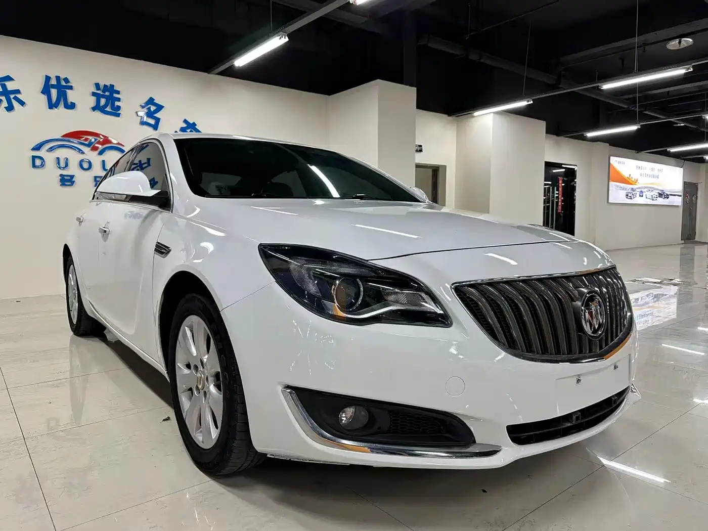 Buick Regal 2015 2.0L Elite Fashion Model фото 3