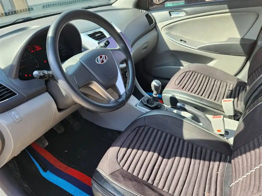 Hyundai Verna 2014 1.4L Manual Smart GLS фото 6