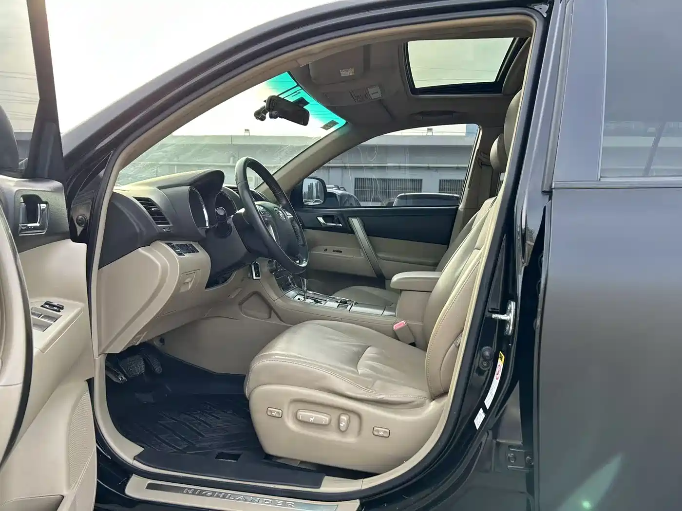 Toyota Highlander 2009 2.7L 2WD 7-seater Luxury Edition фото 4