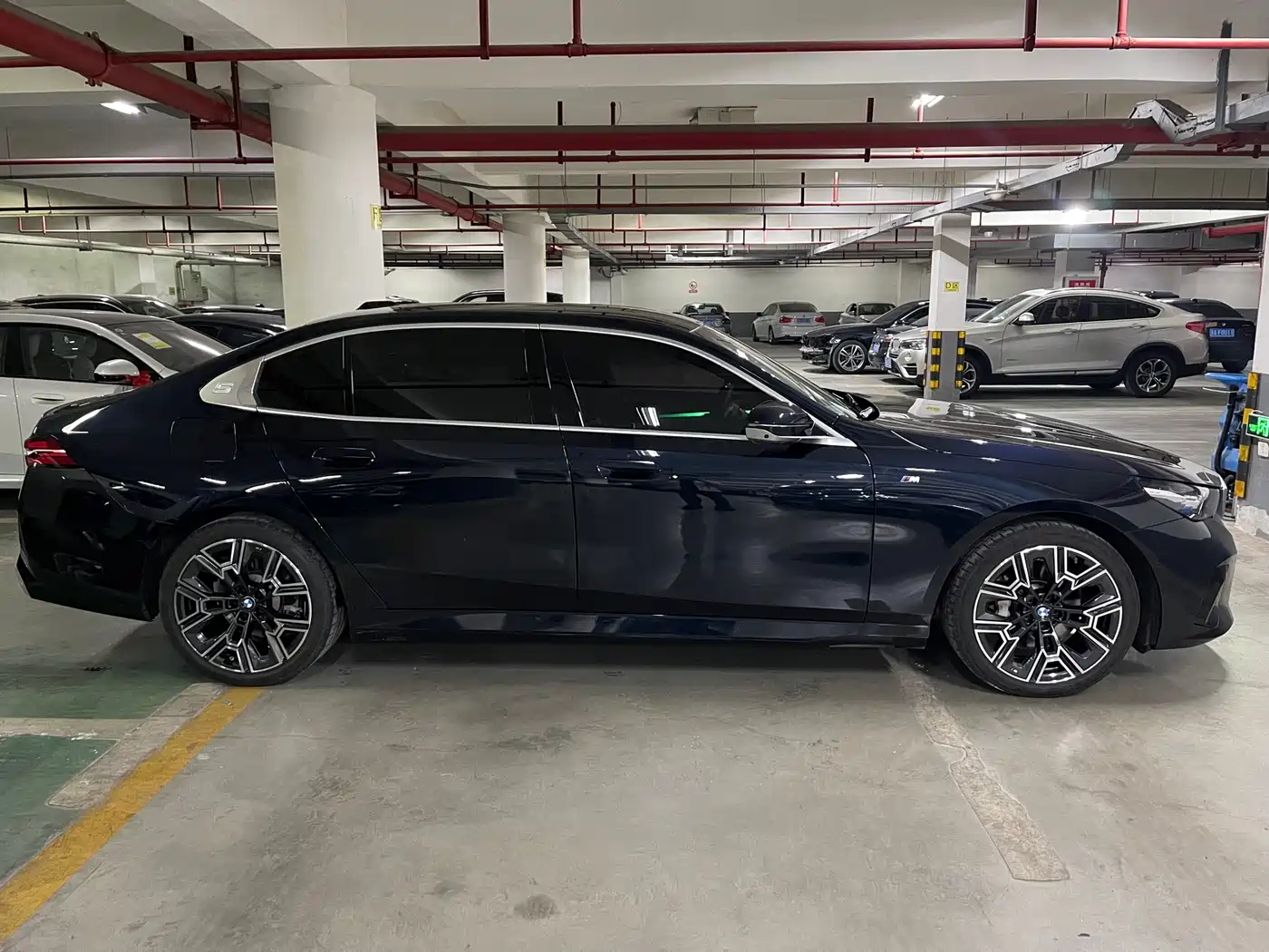 BMW 5 Series 2025 530Li Premium M Sport Package фото 3