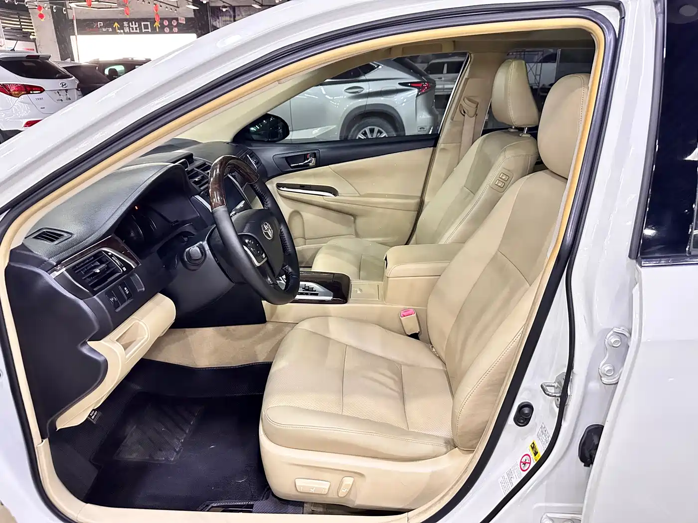 Toyota Camry 2015 2.0G Leading Edition фото 5