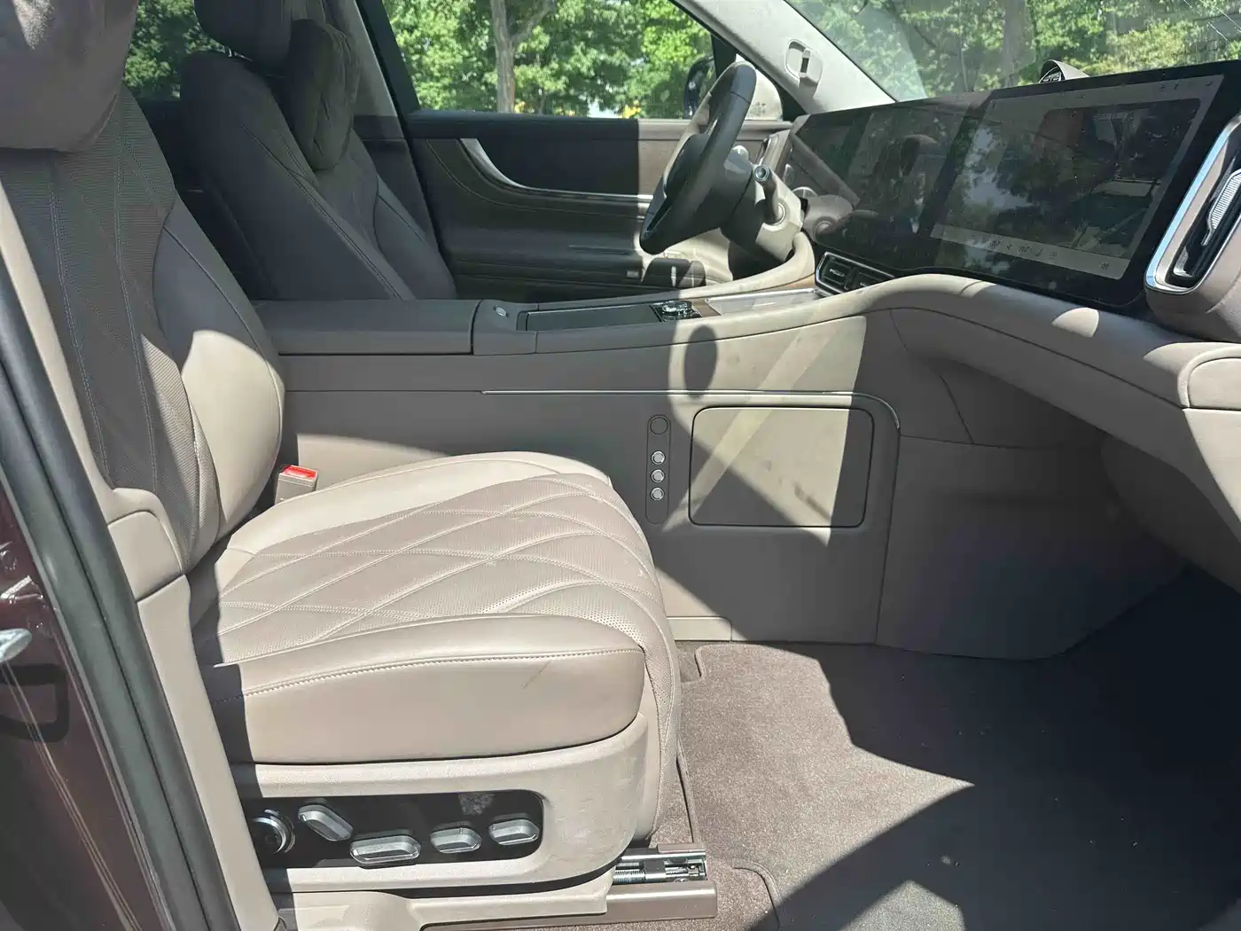 AITO Wenjie AITO M9 2025 Extended Range Ultra 52kWh 6-Seater фото 6