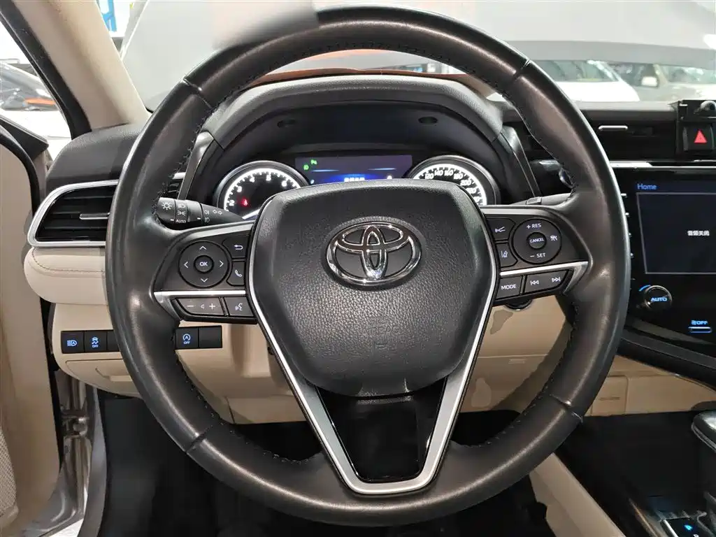 Toyota Camry 2018 2.5G Luxury Edition фото 11