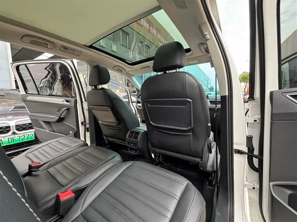 Volkswagen Touran 2021 Touran L 280TSI DSG Comfort Edition 7-seater фото 10