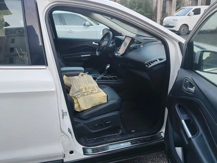 Ford Kuga 2019 2018 EcoBoost 180 FWD Luxury Wing