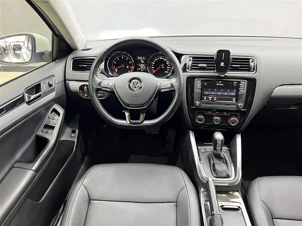 Volkswagen Sagitar 2018 1.6L Automatic Comfort фото 10