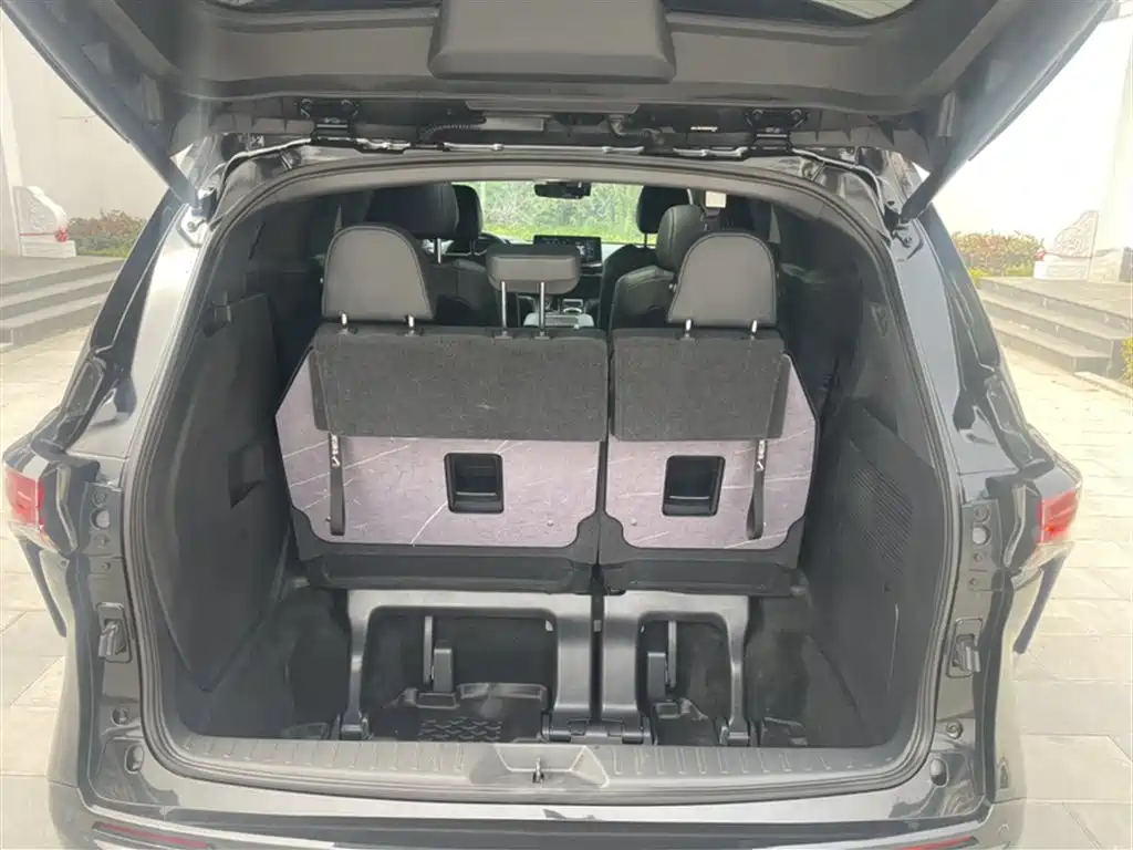 Toyota Granvia 2024 2.5L Hybrid Premium PLUS фото 4